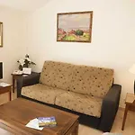 Lloyds Club Lägenhetshotell 3*