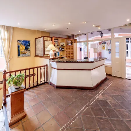 Апарт-отель Lloyds Club 3*