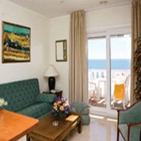 Lloyds Club Aparthotel 3*