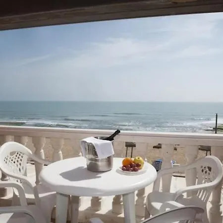 Lloyds Club Apartmanhotel