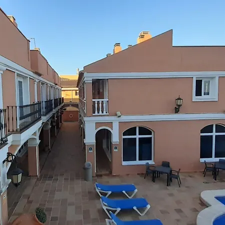 Lloyds Club Lägenhetshotell 3*