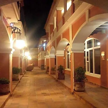 Lloyds Club 3*