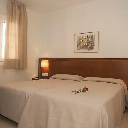 Lloyds Club Aparthotel 3*