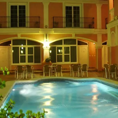 Lloyds Club 3*