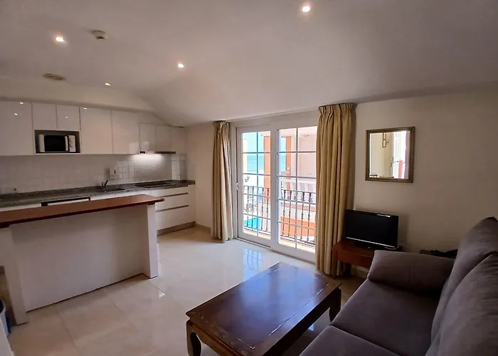 Lloyds Club Apartmanhotel