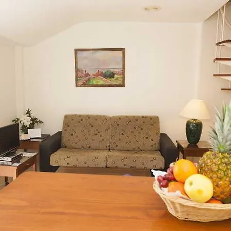 Lloyds Club شقة فندقية 3*