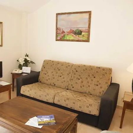 Lloyds Club Lejlighedshotel 3*