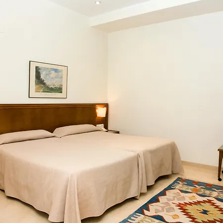 Lejlighedshotel Lloyds Club 3*