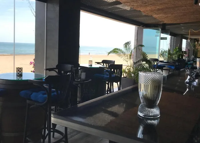 劳依兹海滩俱乐部酒店 3*