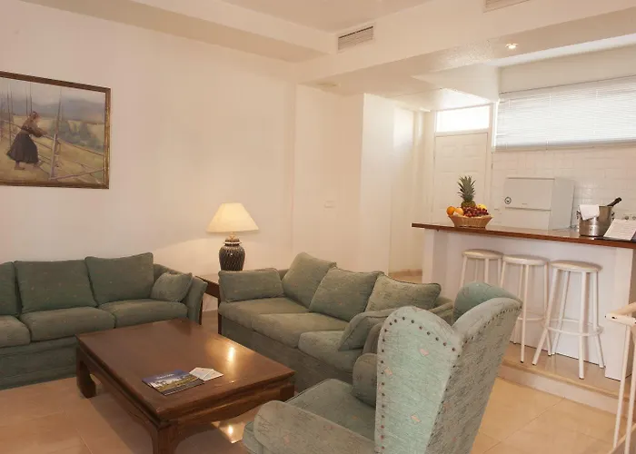 劳依兹海滩俱乐部酒店 3*