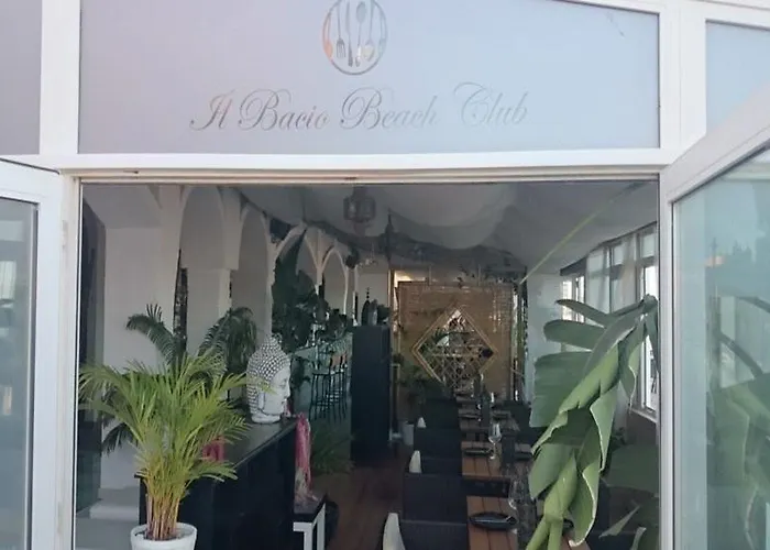 劳依兹海滩俱乐部酒店 3*