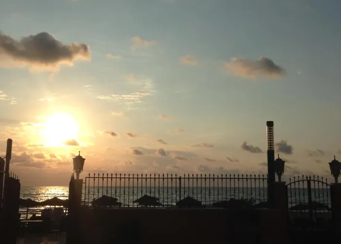 Aparthotel Lloyds Club 3*